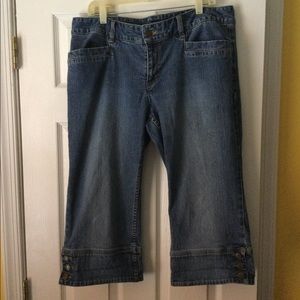 Michael Kors Jean 3/4 length pants size 14. Low ride waist designed w pockets.
